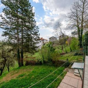 Prodaja,Pantovčak,peterosoban stan sa garsonjerom, vrt, garaža