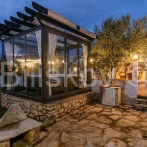 Prodaja,Prostrana kuća s bazenom i saunom kod Šibenika