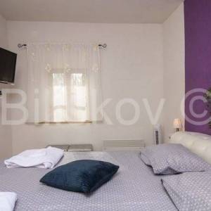 Prodaja,Prostrana kuća s bazenom i saunom kod Šibenika