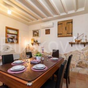 Prodaja,Prostrana kuća s bazenom i saunom kod Šibenika