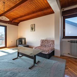 Prodaja,Sesvete,kuća površine 260 m², sagrađena 1986.