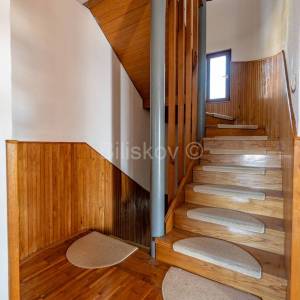 Prodaja,Sesvete,kuća površine 260 m², sagrađena 1986.