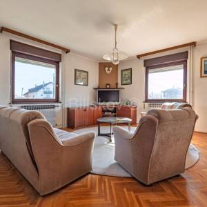 Prodaja,Sesvete,kuća površine 260 m², sagrađena 1986.