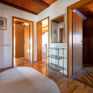 Prodaja,Sesvete,kuća površine 260 m², sagrađena 1986.