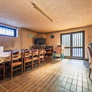 Prodaja,Sesvete,kuća površine 260 m², sagrađena 1986.