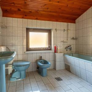 Prodaja,Sesvete,kuća površine 260 m², sagrađena 1986.