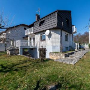 Prodaja,Sesvete,kuća površine 260 m², sagrađena 1986.