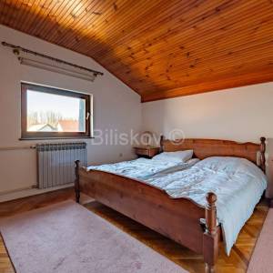 Prodaja,Sesvete,kuća površine 260 m², sagrađena 1986.