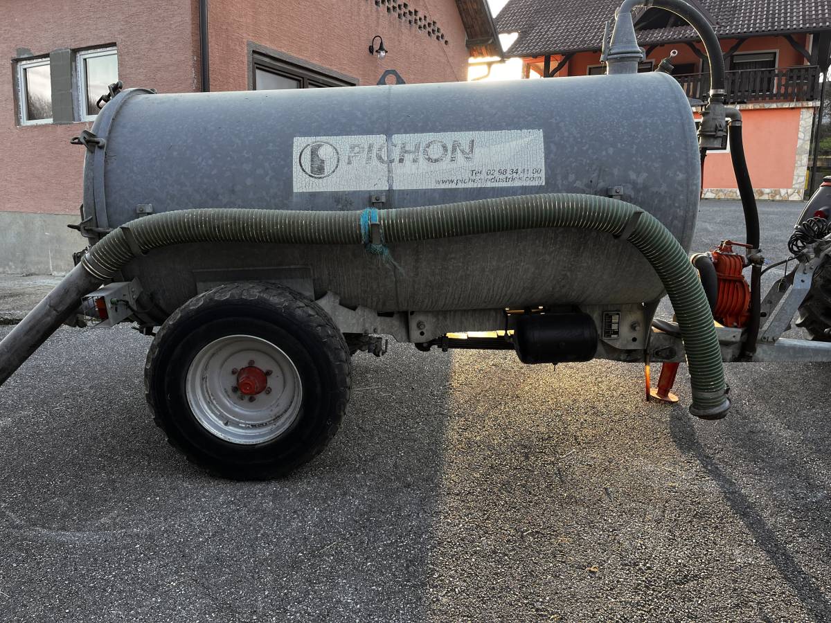 Prodaja cisterne 5150 PICHON iz Francuske