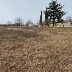 Prodaje se građevinsko zemljište blizu Žminja