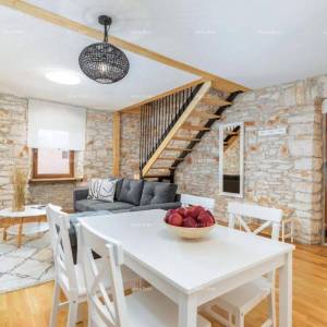 Prodaje se kamena kuća s tri odvojena stana - blizina Ližnjana!