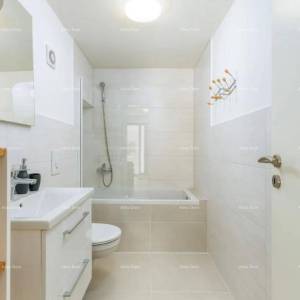 Prodaje se kamena kuća s tri odvojena stana - blizina Ližnjana!