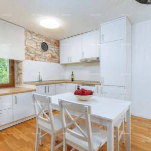 Prodaje se kamena kuća s tri odvojena stana - blizina Ližnjana!