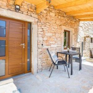 Prodaje se kamena kuća s tri odvojena stana - blizina Ližnjana!