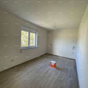 Prodaje se kuća sa tri stana, u Medulinu