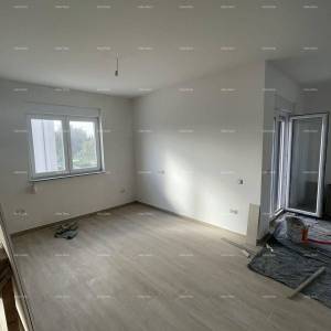 Prodaje se kuća sa tri stana, u Medulinu