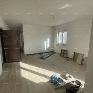 Prodaje se kuća sa tri stana, u Medulinu