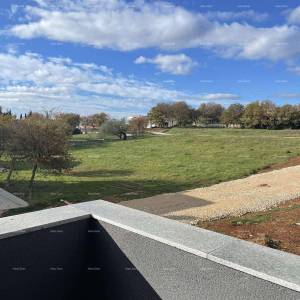 Prodaje se kuća sa tri stana, u Medulinu