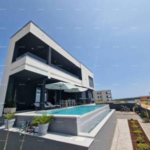 Prodaje se luksuzna vila u Medulinu – 100 m od mora