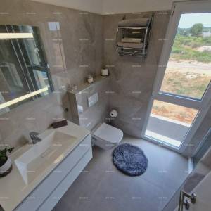 Prodaje se luksuzna vila u Medulinu – 100 m od mora