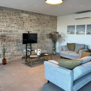 Prodaje se moderna kuća s bazenom, Rovinjsko selo