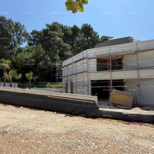 Prodaje se moderna vila u Rovinju