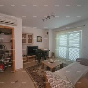 Prodaje se šarmantan stan u prizemlju, 60 m², Duga Uvala