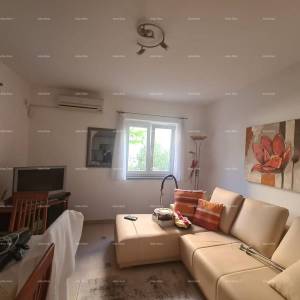 Prodaje se stan 45 m²u prizemlju, Duga Uvala!