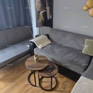 Prodaje se stan 83 m² – Pula, centar