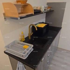 Prodaje se stan 83 m² – Pula, centar