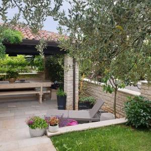 Prodaje se stan 90m2 sa konobom i vrtom, Novigrad