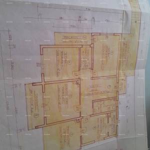 Prodaje se stan u kući na 1. katu – atraktivna lokacija