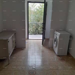 Prodaje se stan u kući na 1. katu – atraktivna lokacija