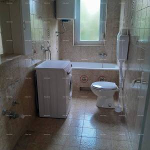 Prodaje se stan u kući na 1. katu – atraktivna lokacija