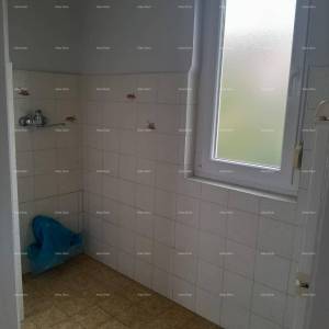 Prodaje se stan u kući na 1. katu – atraktivna lokacija