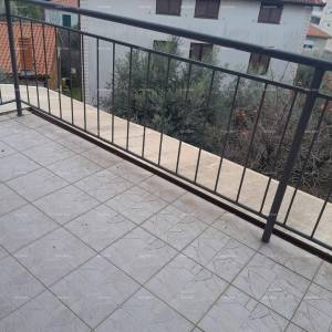 Prodaje se stan u kući na 1. katu – atraktivna lokacija