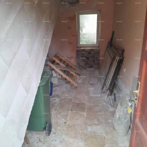 Prodaje se stan u kući na 1. katu – atraktivna lokacija