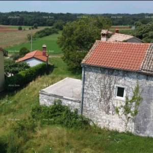 Prodaje se stara kamena kuca s zemljistem Barban idealno za kucu za odmor