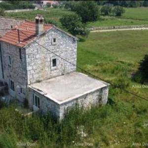Prodaje se stara kamena kuca s zemljistem Barban idealno za kucu za odmor