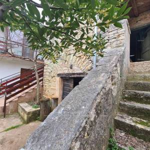 Prodaje se stara kamena kuća u Peroju