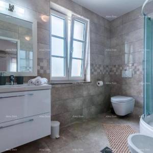 Prodaje se vila sa bazenom, blizu Barbana.