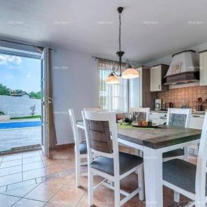 Prodaje se vila sa bazenom, blizu Barbana.