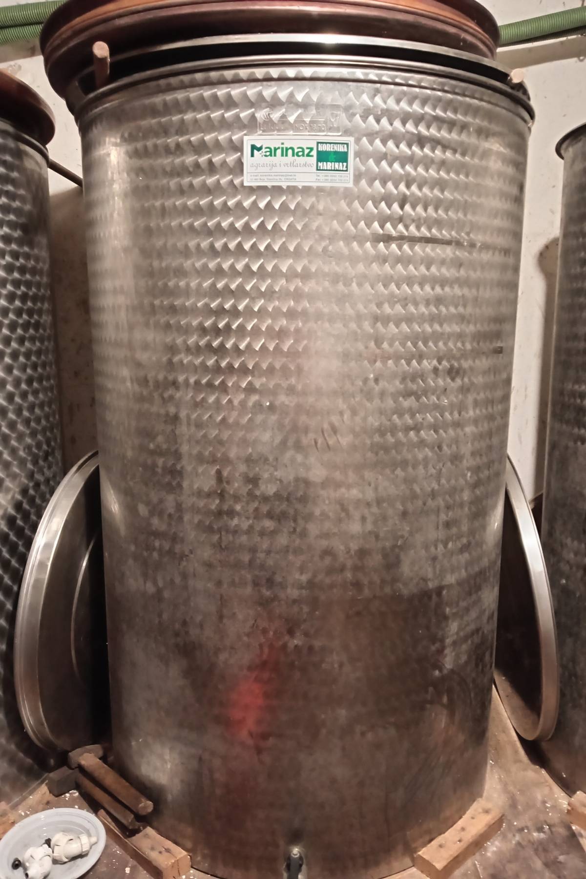 Prodajem 2 inox bačve