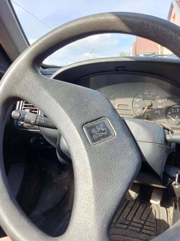 Prodajem PEUGEOT 405