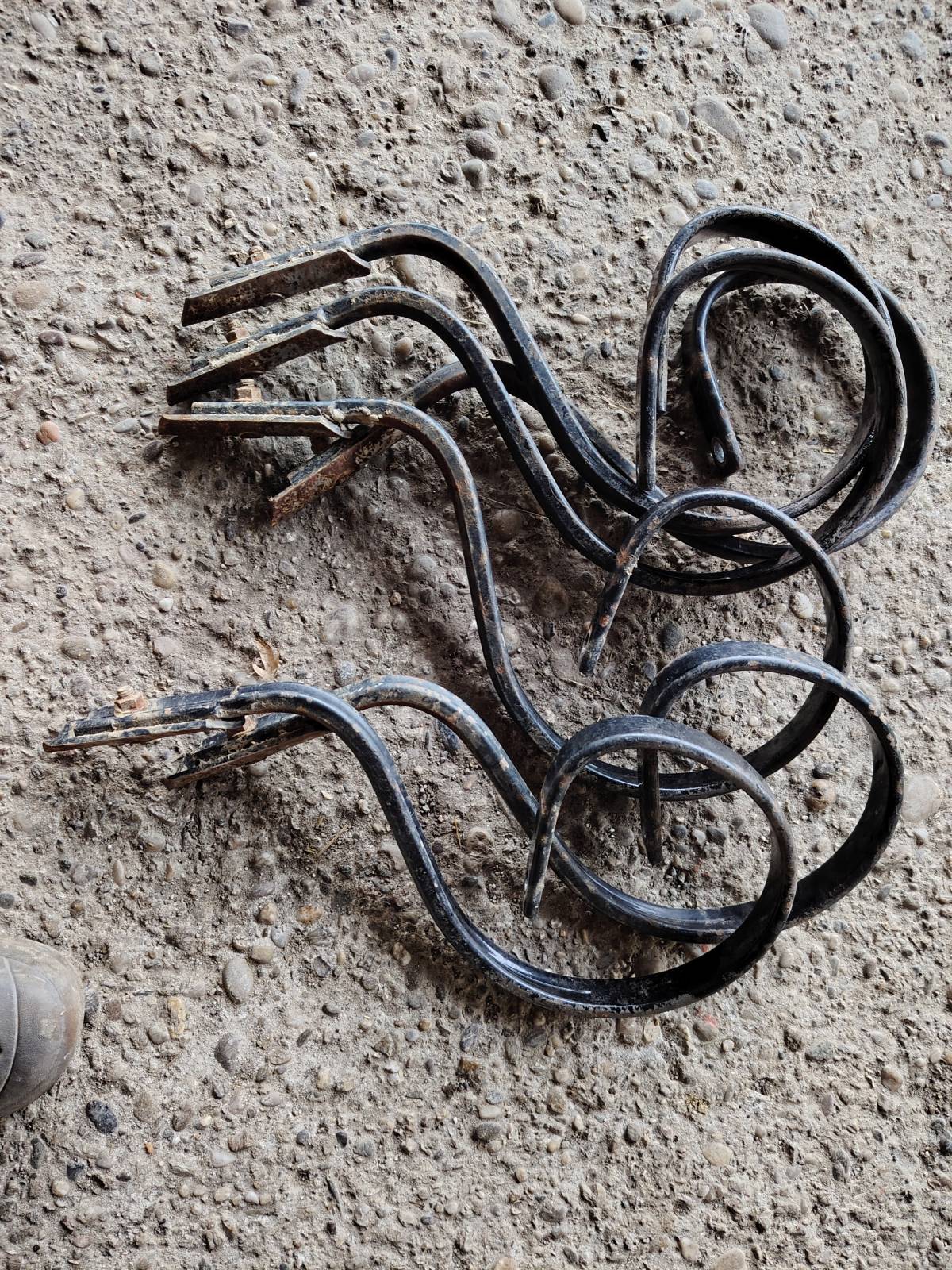 Prodajem ravne  opruge za sjetvospremač