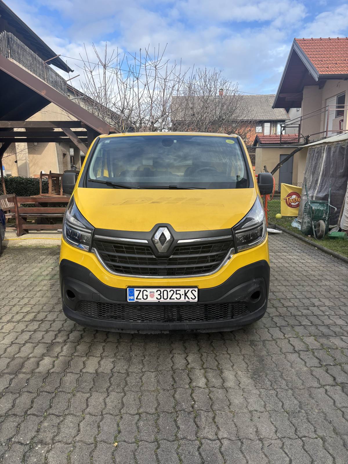 PRODAJEM RENAULT TRAFIC TERETNI 2.0 157TKM!