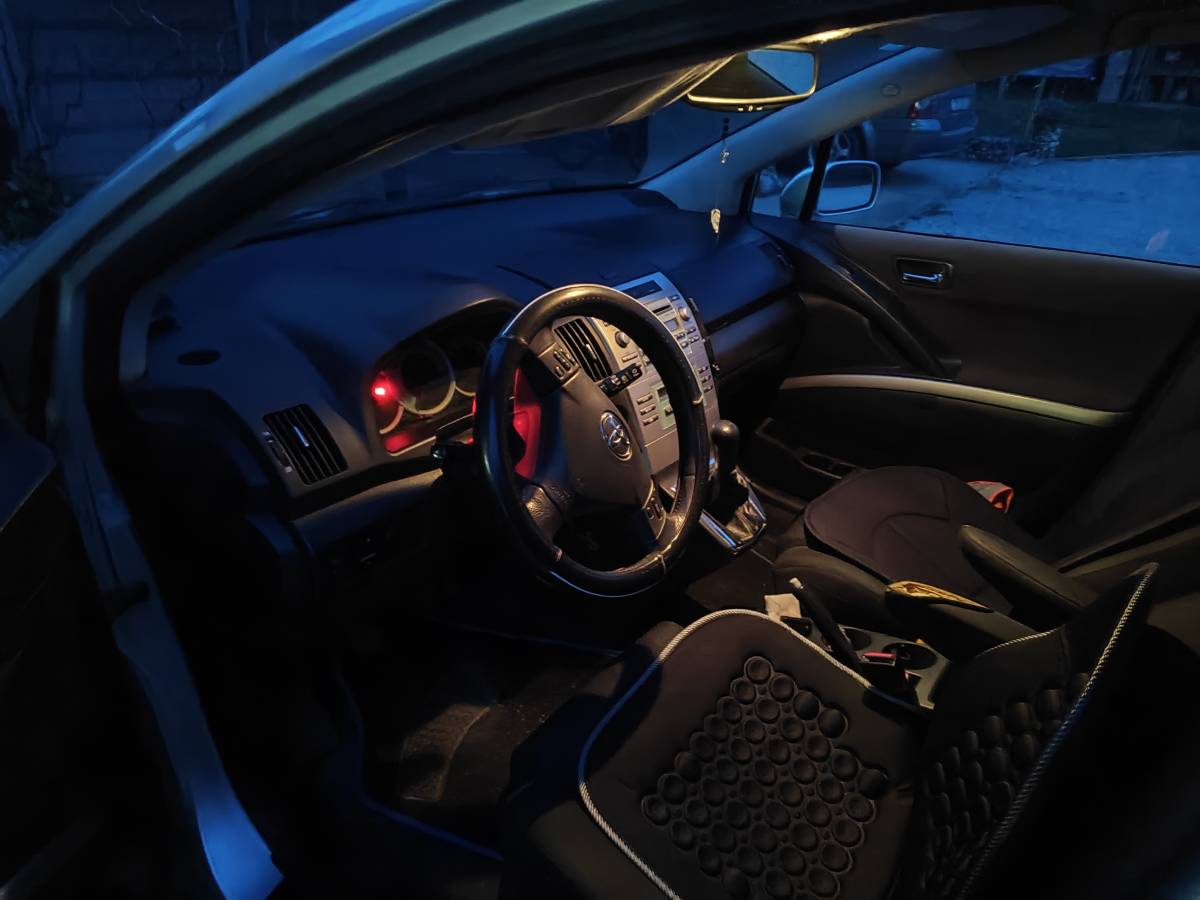 Prodajem Toyotu Corolla verso