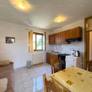 Prodajemo apartmansku kuću na mirnoj lokaciji u Medulinu!