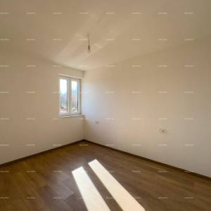 Prodajemo stan sa velikim vrtom i parkirnim mjestom, Barban!