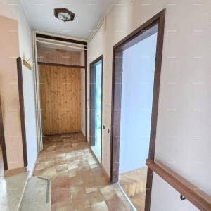 Prostrana kuća u blizini Pule ! Dva stana- 2500 m² zemljišta!